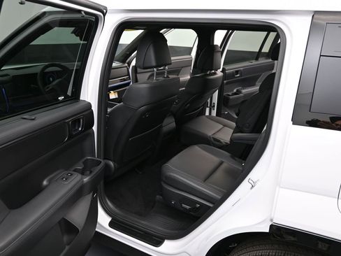 Used 2025 Hyundai Santa Fe Calligraphy FWD image 11