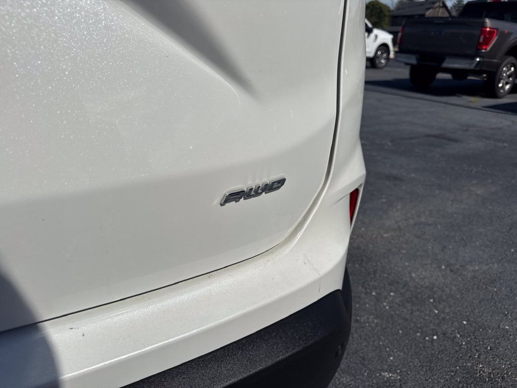 Used 2024 Ford Edge SEL AWD/4WD image 9