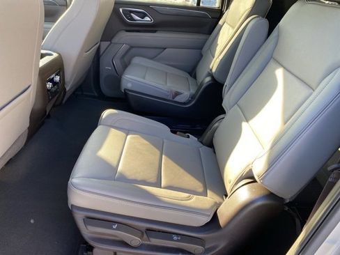 Used 2022 GMC Yukon XL SLT w/ SLT Premium Package image 34