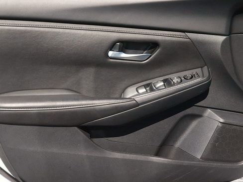 Used 2025 Nissan Sentra SV FWD image 9