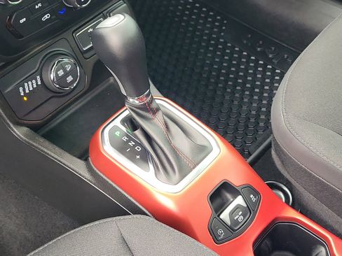 Used 2022 Jeep Renegade Trailhawk w/ Sun/Sound Group image 19