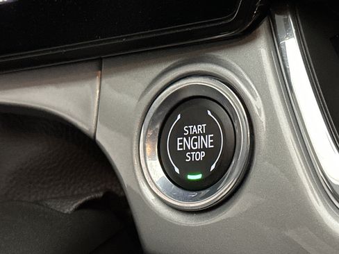 Used 2025 Chevrolet Trax LT w/ LT Convenience Package image 25