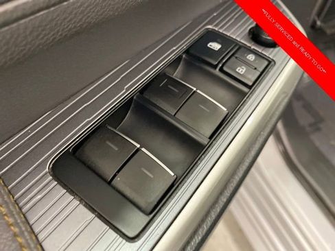 Used 2022 Toyota Sienna XLE Woodland Edition image 14