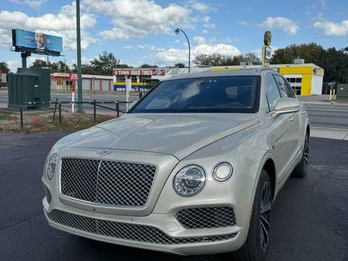 Used 2018 Bentley Bentayga image 1