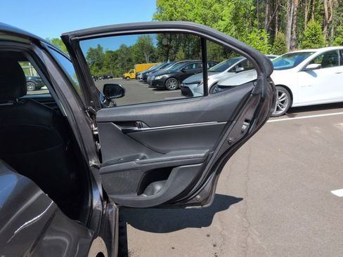 Used 2019 Toyota Camry SE FWD image 15