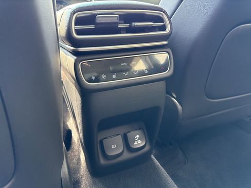 Used 2025 Genesis GV80 2.5T Prestige image 18