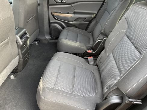 Used 2023 GMC Acadia SLE image 6