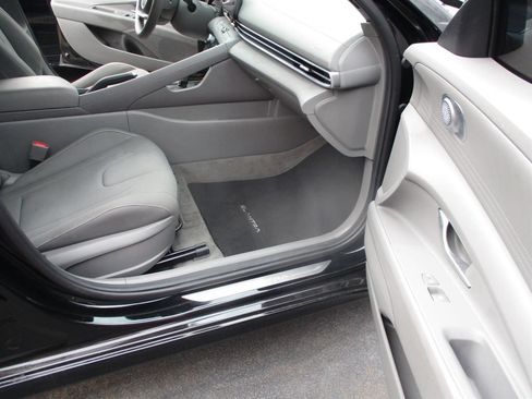 Used 2024 Hyundai Elantra SEL FWD image 11