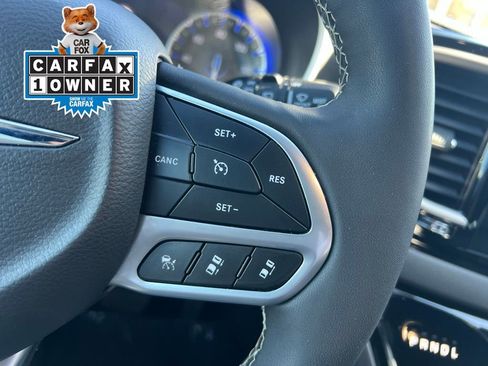 Used 2025 Chrysler Pacifica Select FWD image 36