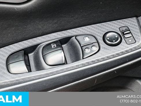 Used 2025 Nissan Sentra SV image 38