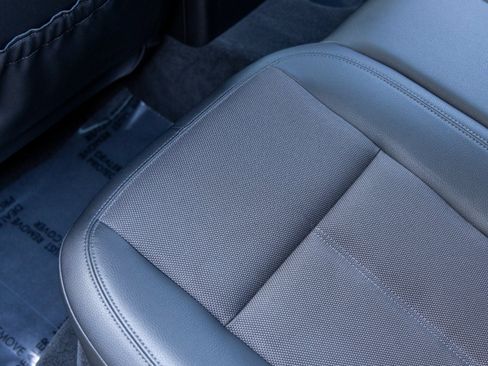 Certified 2022 Porsche Macan image 40