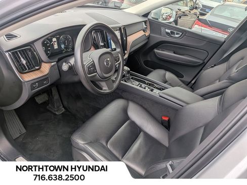 Used 2021 Volvo XC60 T5 Momentum image 6