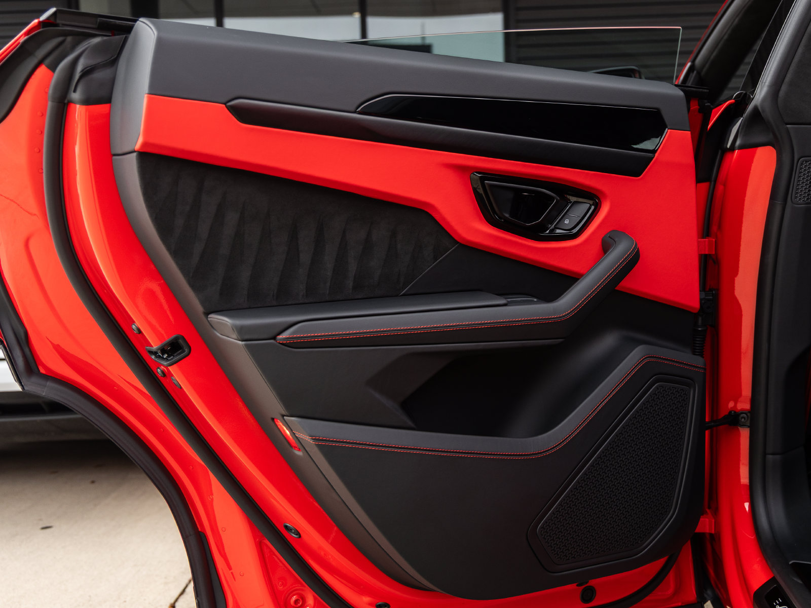 Used 2024 Lamborghini Urus S AWD/4WD image 36