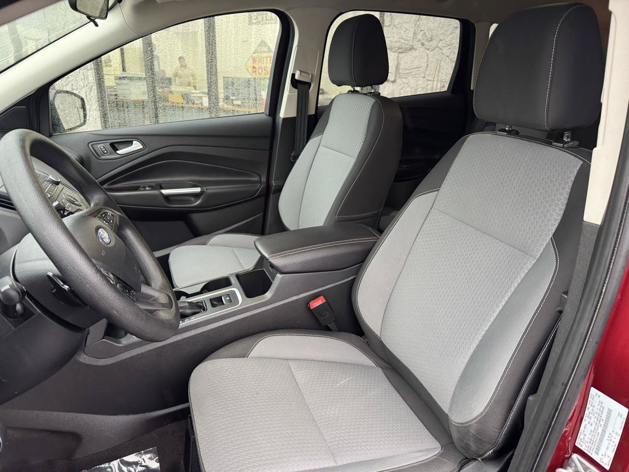 Used 2017 Ford Escape SE AWD/4WD image 2
