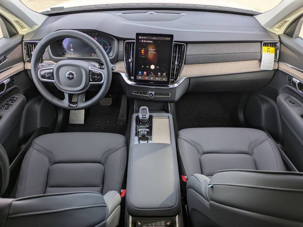 New 2025 Volvo XC90 T8 Core w/ Climate Package AWD/4WD image 17