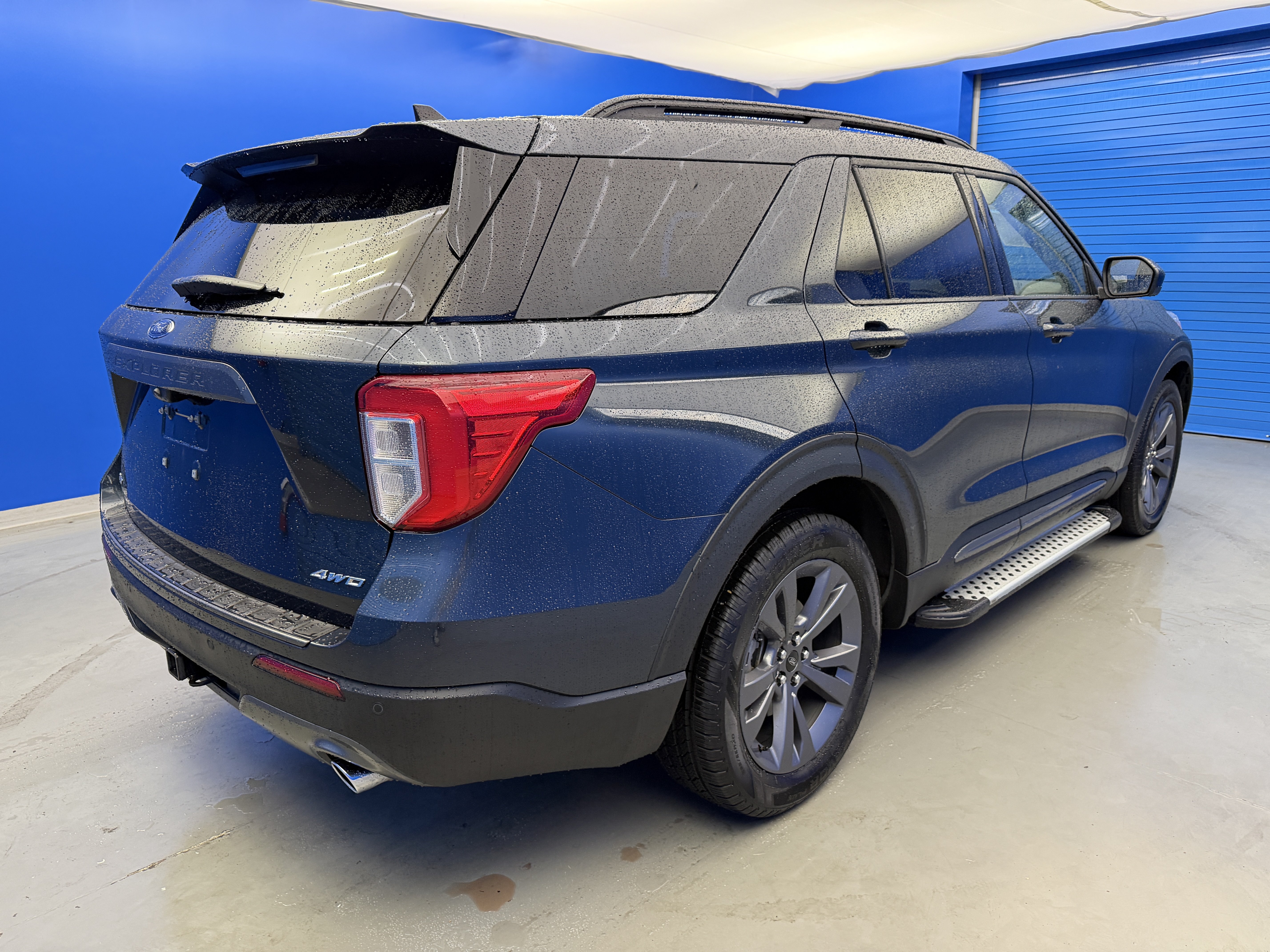Used 2024 Ford Explorer XLT w/ Equipment Group 202A AWD/4WD image 7