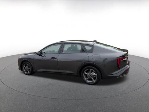 Used 2025 Kia K4 LXS image 11