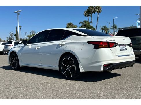 Used 2023 Nissan Altima 2.5 SR w/ SR Premium Package FWD image 3