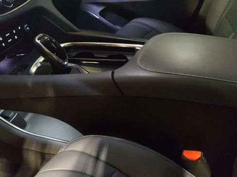 Used 2019 Buick Enclave Essence image 26