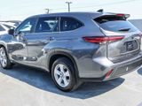 Used 2023 Toyota Highlander L image 4