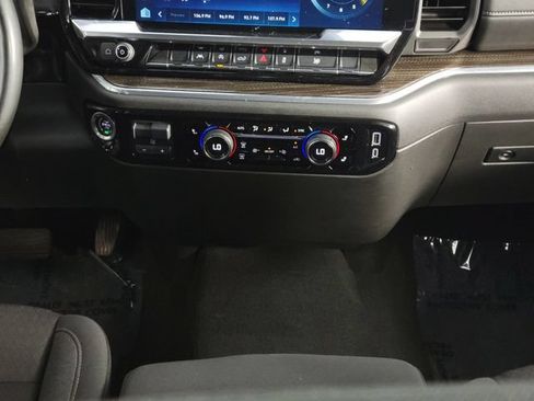 Used 2025 Chevrolet Silverado 1500 LT AWD/4WD image 24