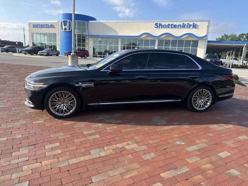 Used 2021 Genesis G90 5.0 Ultimate RWD image 3