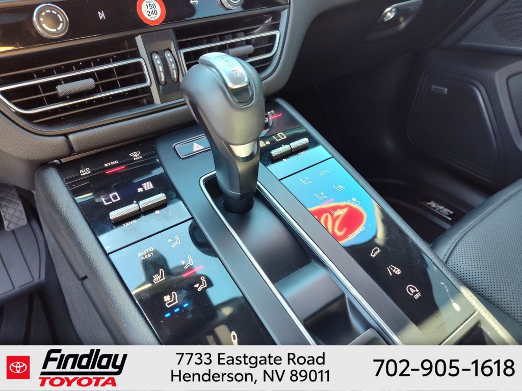 Used 2023 Porsche Macan Turbo AWD/4WD image 11