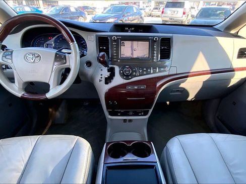 Used 2011 Toyota Sienna Limited image 15