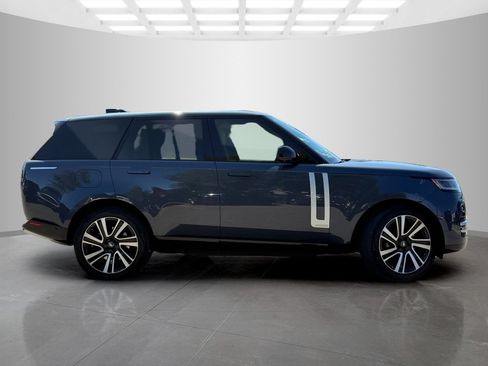 Used 2025 Land Rover Range Rover Autobiography AWD/4WD image 4