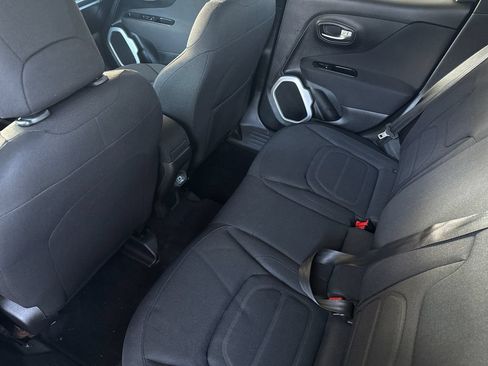 Used 2018 Jeep Renegade Latitude w/ Safety & Security Group FWD image 11