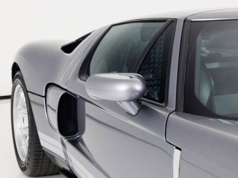 Used 2006 Ford GT RWD image 62