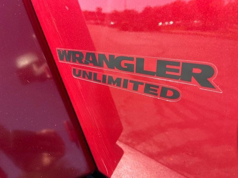 Used 2012 Jeep Wrangler Unlimited Sahara AWD/4WD image 4
