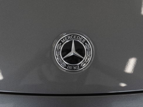 Used 2025 Mercedes-Benz GLB 250 4MATIC image 5