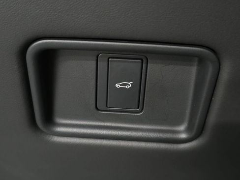 Used 2025 Land Rover Range Rover SV AWD/4WD image 21