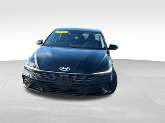 Used 2025 Hyundai Elantra Limited video 2