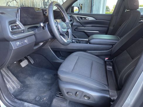 Certified 2025 Chevrolet Traverse LT w/ Midnight/Sport Edition FWD image 5