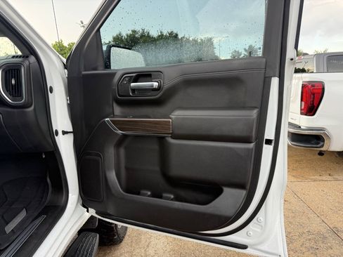 Used 2021 Chevrolet Silverado 1500 LT RWD image 11