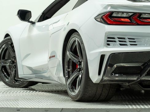 Used 2023 Chevrolet Corvette Z06 w/ Z07 Performance Package RWD image 36