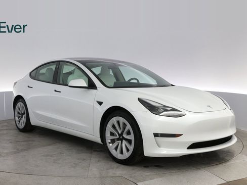 Used 2023 Tesla Model 3 Standard Range image 4
