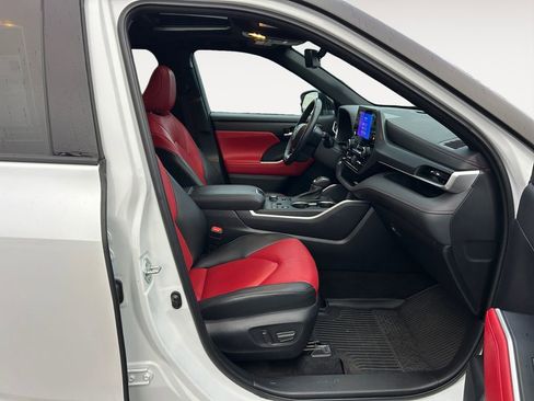 Used 2023 Toyota Highlander XSE image 10