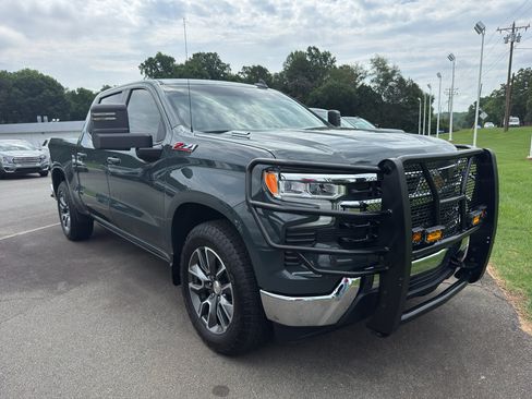 Used 2025 Chevrolet Silverado 1500 LT w/ Z71 Off-Road Package AWD/4WD image 3