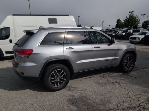 Used 2018 Jeep Grand Cherokee Laredo AWD/4WD image 5