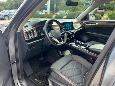 Used 2024 Volkswagen Atlas SE w/ Panoramic Sunroof Package AWD/4WD image 22