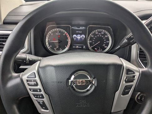 Used 2018 Nissan Titan SV image 27