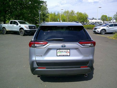 Used 2019 Toyota RAV4 Limited AWD/4WD image 4