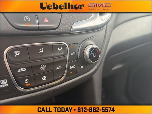Used 2022 Chevrolet Equinox LT FWD image 30