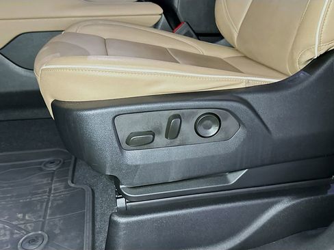 Used 2023 Chevrolet Tahoe Premier AWD/4WD image 16