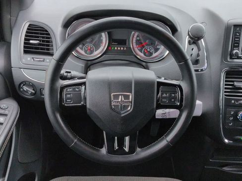 Used 2019 Dodge Grand Caravan SE FWD image 23