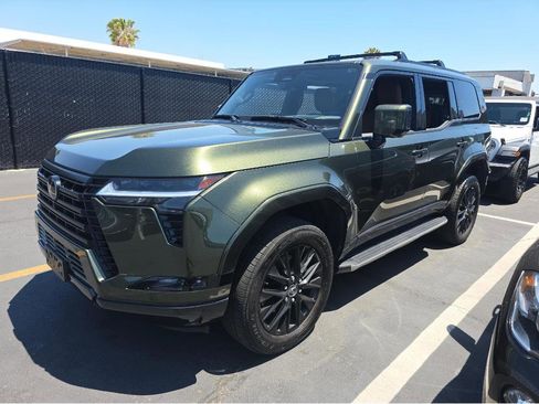 Used 2024 Lexus GX 550 w/ Accessory Package (Z1) AWD/4WD image 3