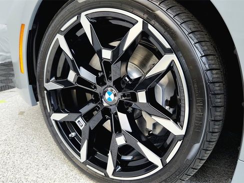 Used 2025 BMW 330i xDrive Sedan w/ M Sport Package image 19
